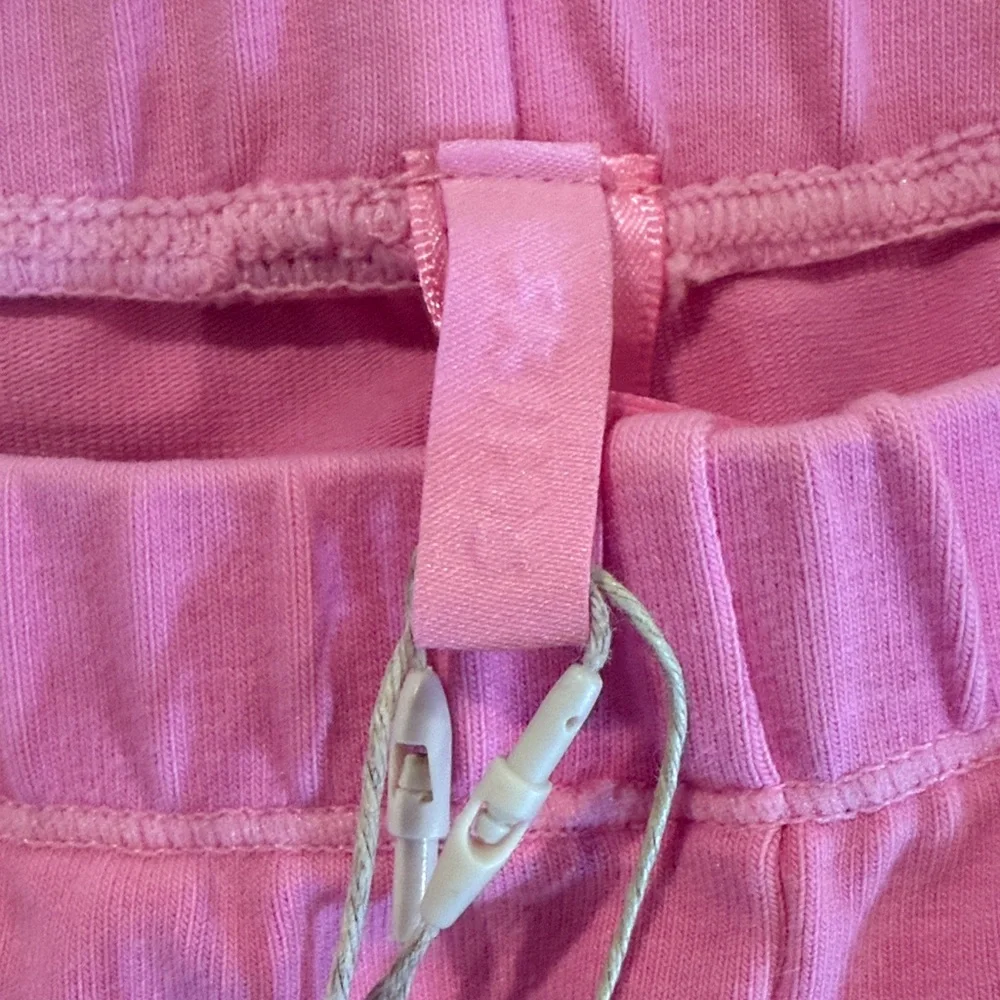 SKIMS Pink Women's Bike Shorts - Picture 3 of 4